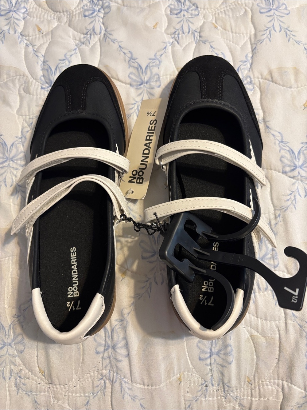 NWT No Boundaries Mary Jane Sneaker Flats Black Cream 7.5
